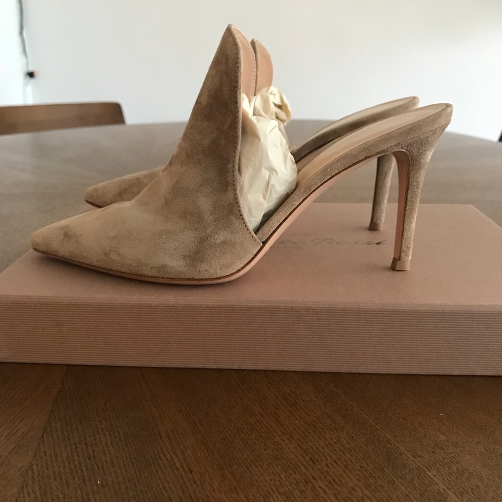 NWT Gianvito Rossi Amaris 85- Bisque